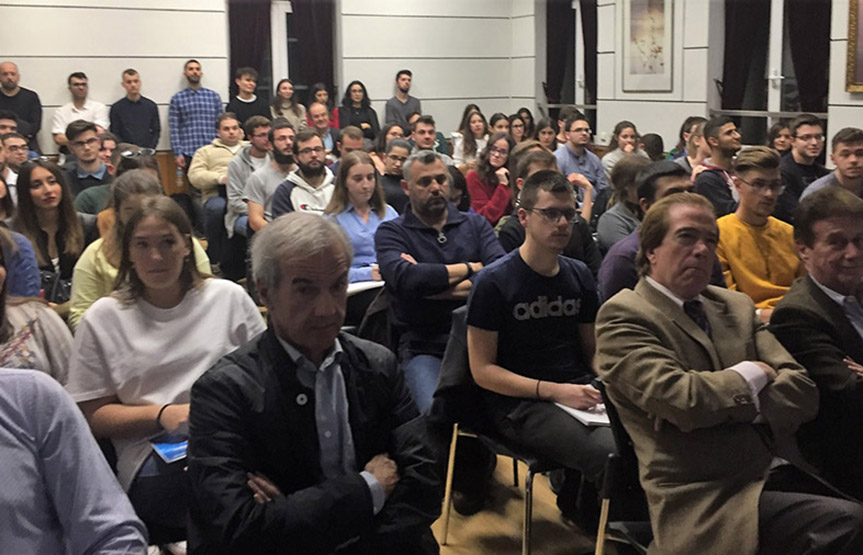 Ανοιχτή συζήτηση με θέμα «Στρατηγικά αδιέξοδα στην εξωτερική πολιτική της Τουρκίας» με κεντρικό ομιλητή τον Aγγελο Συρίγο, Καθηγητή Διεθνούς Δικαίου και Συγκριτικής Πολιτικής, Πάντειο Πανεπιστήμιο