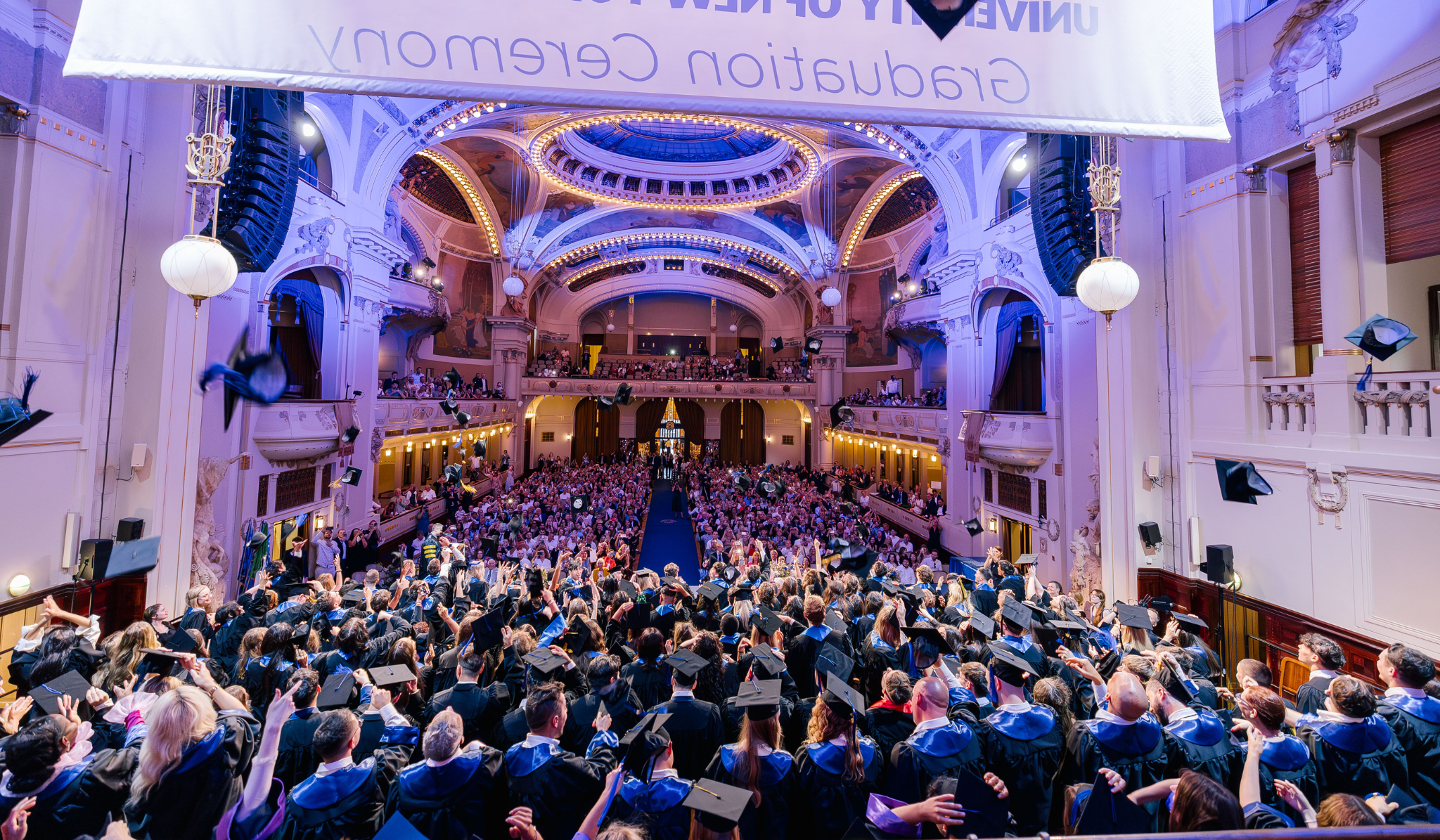 Λαμπρή τελετή αποφοίτησης του University of New York in Prague (UNYP), θυγατρικού μη κρατικού Πανεπιστημίου του διεθνούς Εκπαιδευτικού Ομίλου New York College, με κεντρικό ομιλητή τον Πρόεδρο της Τσεχικής Ολυμπιακής Επιτροπής και Μέλος της Διεθνούς Ολυμπιακής Επιτροπής, Jiří Kejval